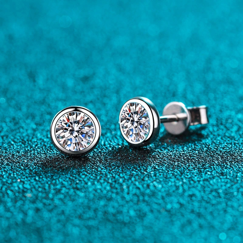 Elegent Round Moissanite Earring With S925 Silver Studs